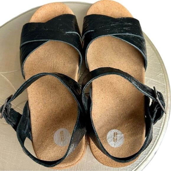 Revitalign Platform Leather Buckle Sandals, Size 6 EUC Vacation Casual Sandals - Picture 9 of 10